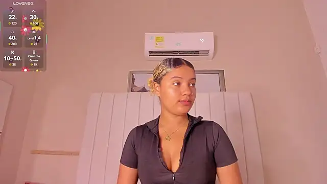 Snapshot of julieta_flower chatting on 11.14.25 julieta flower online show from 11.14.25