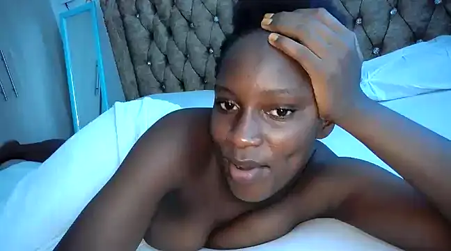 Snapshot of queen-goddess chatting on 12.25.24 queen-goddess online show from 12.25.24