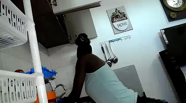 Snapshot of queen-goddess chatting on 01.06.25 queen-goddess online show from 01.06.25