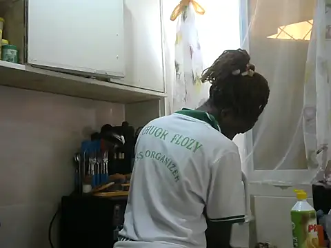 Snapshot of queen-goddess chatting on 12.15.25 queen-goddess online show from 12.15.25