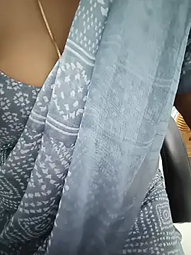 Snapshot of tamil_subha69 chatting on 05.18.26 tamil subha69 online show from 05.18.26