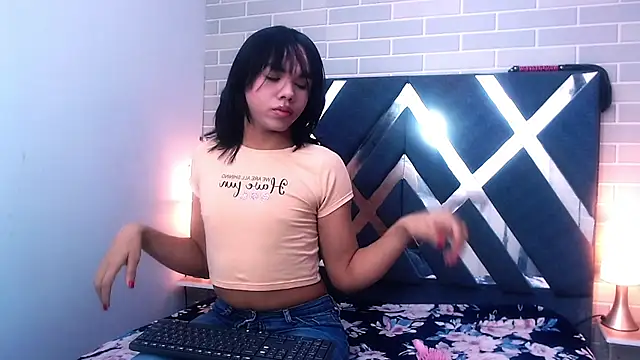 AndreaGil  online show from 02.24.25