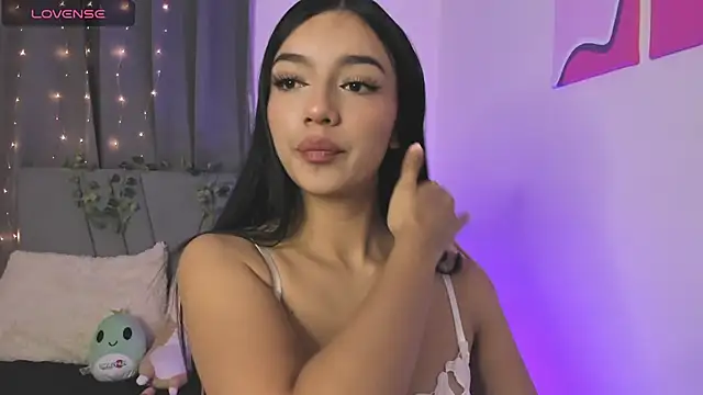 Snapshot of emy_bonita1 chatting on 12.03.24 emy bonita1 online show from 12.03.24