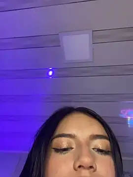 Snapshot of emy_bonita1 chatting on 12.15.24 emy bonita1 online show from 12.15.24