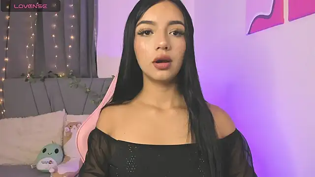 Snapshot of emy_bonita1 chatting on 12.20.24 emy bonita1 online show from 12.20.24