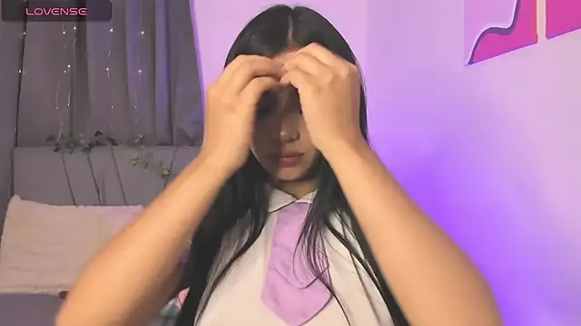 Snapshot of emy_bonita1 chatting on 12.21.24 emy bonita1 online show from 12.21.24