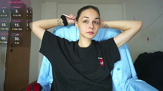 Snapshot of Miss__Bia chatting on 10.27.25 Miss Bia online show from 10.27.25