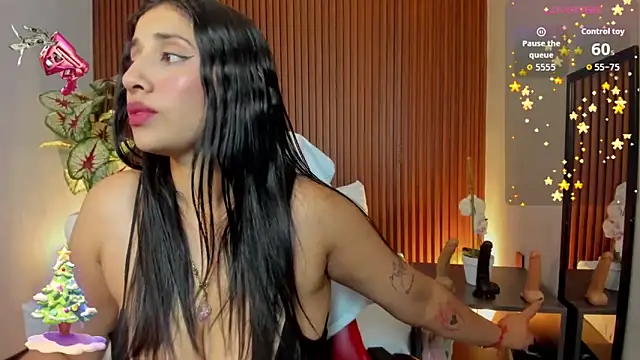 Snapshot of venuz_lee chatting on 12.20.25 venuz lee online show from 12.20.25