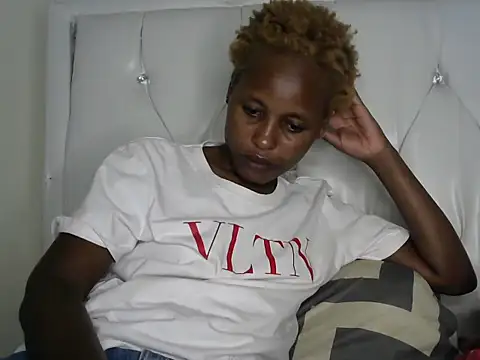 Snapshot of Candykitten chatting on 02.03.25 Candykitten online show from 02.03.25