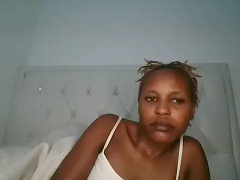 Snapshot of Candykitten chatting on 03.08.25 Candykitten online show from 03.08.25