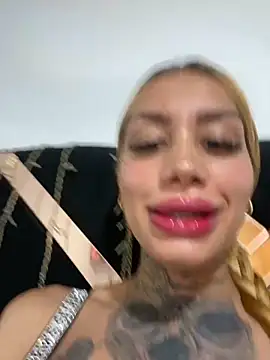 Snapshot of Zaratattoox chatting on 10.06.25 Zaratattoox online show from 10.06.25