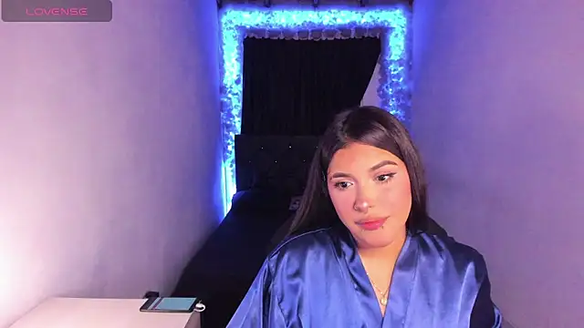 Mariana Hasper  online show from 02.13.25