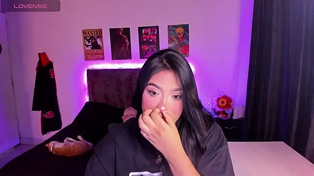 Mariana Hasper  online show from 10.15.25