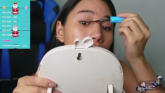 Snapshot of AlessiaVix chatting on 12.30.24 AlessiaVix online show from 12.30.24