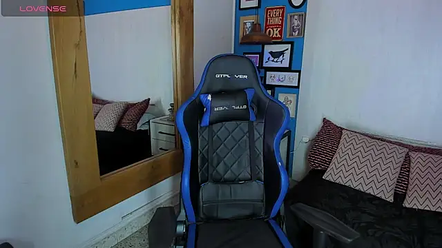 Snapshot of VladHellsing4 chatting on 03.07.25 VladHellsing4 online show from 03.07.25