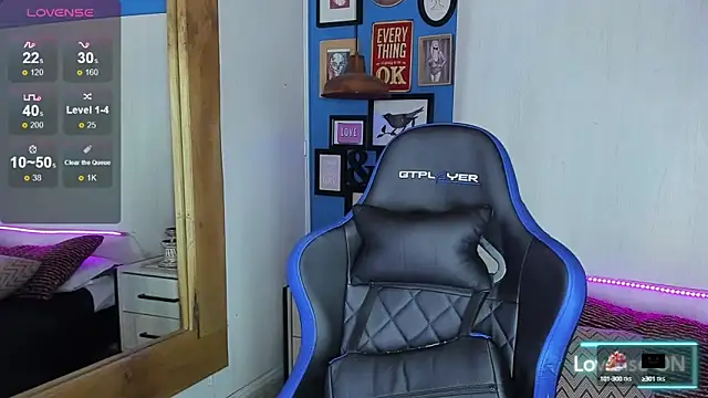 Snapshot of VladHellsing4 chatting on 03.12.25 VladHellsing4 online show from 03.12.25