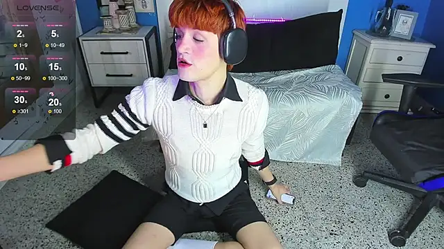 Snapshot of VladHellsing4 chatting on 10.04.25 VladHellsing4 online show from 10.04.25