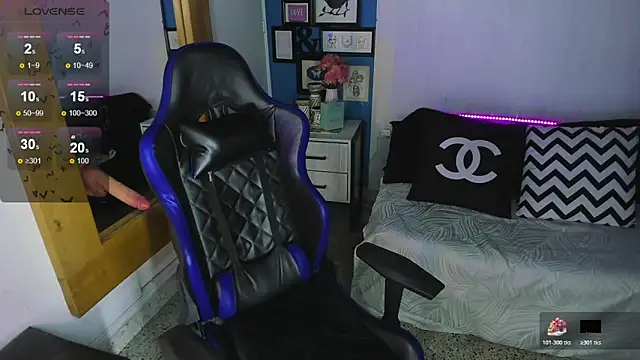 Snapshot of VladHellsing4 chatting on 11.09.25 VladHellsing4 online show from 11.09.25