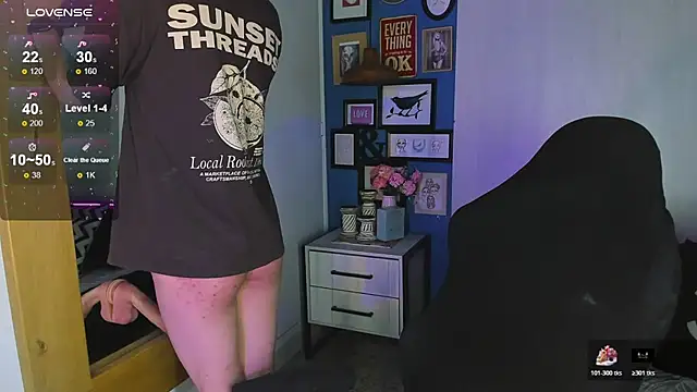 Snapshot of VladHellsing4 chatting on 11.21.25 VladHellsing4 online show from 11.21.25