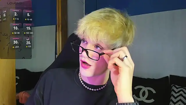 Snapshot of VladHellsing4 chatting on 11.26.25 VladHellsing4 online show from 11.26.25