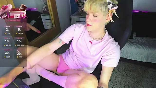 Snapshot of VladHellsing4 chatting on 12.18.25 VladHellsing4 online show from 12.18.25