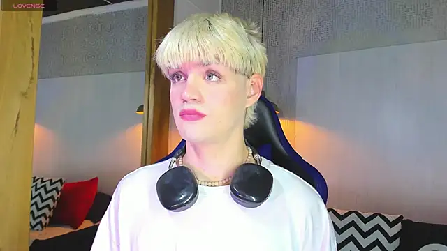 Snapshot of VladHellsing4 chatting on 02.05.26 VladHellsing4 online show from 02.05.26