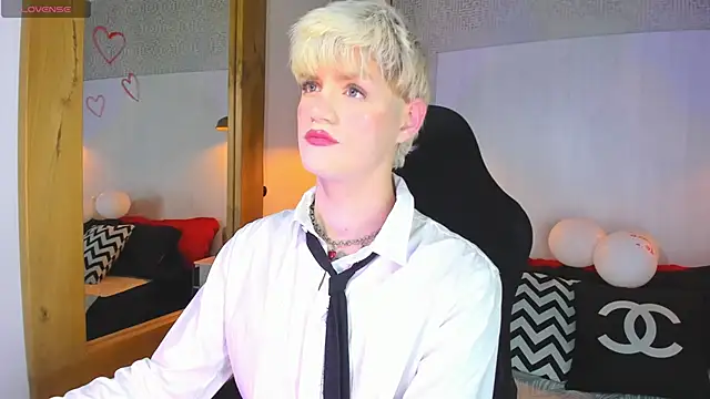 Snapshot of VladHellsing4 chatting on 02.14.26 VladHellsing4 online show from 02.14.26