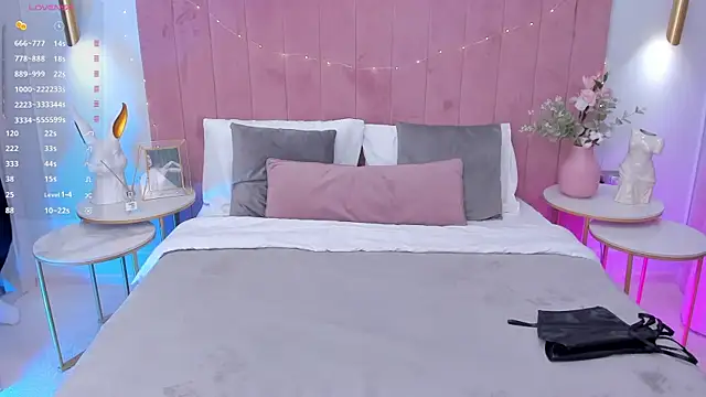 Snapshot of MilaVoxx chatting on 03.13.25 MilaVoxx online show from 03.13.25