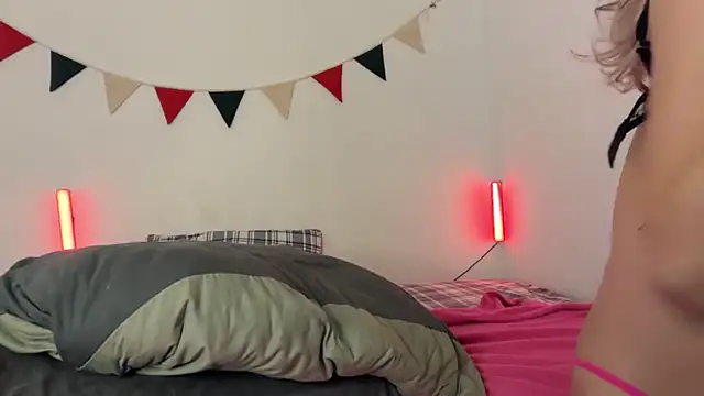 MiaDavis21 online show from 12.04.25