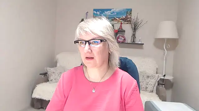 Snapshot of FleurMays chatting on 04.18.26 FleurMays online show from 04.18.26