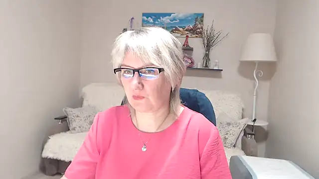 Snapshot of FleurMays chatting on 04.21.26 FleurMays online show from 04.21.26