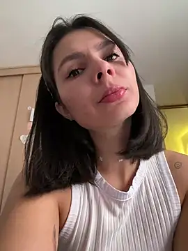 Snapshot of SofiaG_ chatting on 12.12.24 SofiaG  online show from 12.12.24