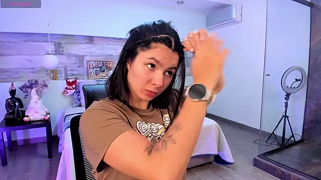 Snapshot of SofiaG_ chatting on 12.13.24 SofiaG  online show from 12.13.24