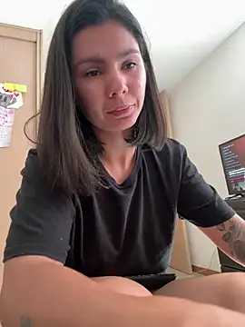 Snapshot of SofiaG_ chatting on 12.23.24 SofiaG  online show from 12.23.24