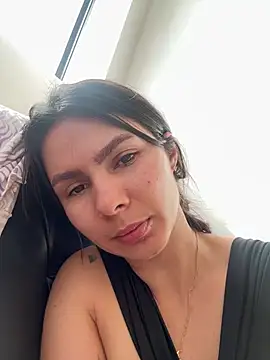 Snapshot of SofiaG_ chatting on 12.25.24 SofiaG  online show from 12.25.24