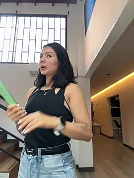 Snapshot of SofiaG_ chatting on 01.12.25 SofiaG  online show from 01.12.25