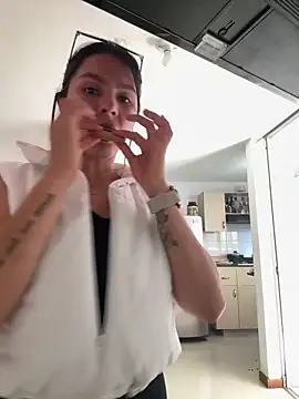 Snapshot of SofiaG_ chatting on 01.18.25 SofiaG  online show from 01.18.25