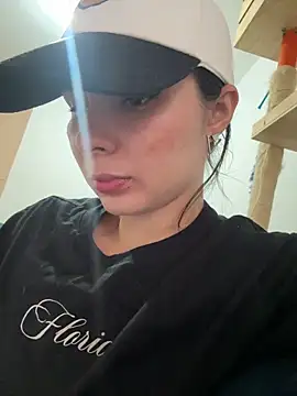 Snapshot of SofiaG_ chatting on 02.04.25 SofiaG  online show from 02.04.25