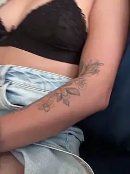 Snapshot of SofiaG_ chatting on 02.06.25 SofiaG  online show from 02.06.25