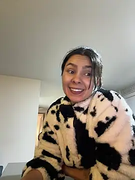 Snapshot of SofiaG_ chatting on 03.04.25 SofiaG  online show from 03.04.25