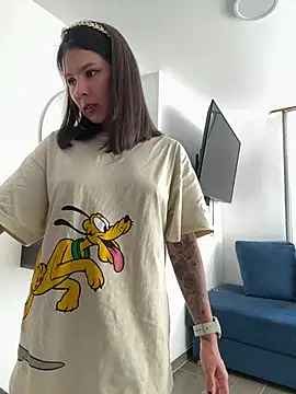 Snapshot of SofiaG_ chatting on 03.17.25 SofiaG  online show from 03.17.25