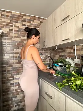 Snapshot of SofiaG_ chatting on 09.10.25 SofiaG  online show from 09.10.25