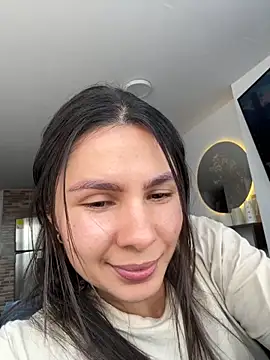 Snapshot of SofiaG_ chatting on 11.05.25 SofiaG online show from 11.05.25