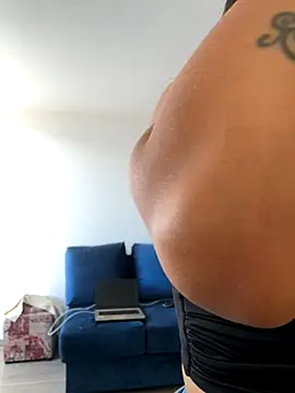 Snapshot of SofiaG_ chatting on 11.06.25 SofiaG online show from 11.06.25