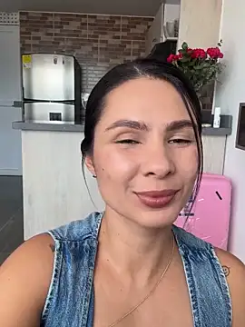 Snapshot of SofiaG_ chatting on 11.10.25 SofiaG online show from 11.10.25