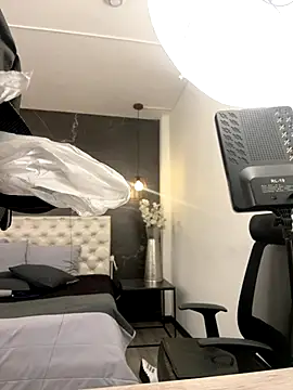 Snapshot of SofiaG_ chatting on 12.15.25 SofiaG online show from 12.15.25