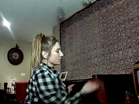 lilyhornyhousewife online show from 12.03.24