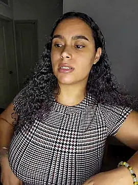 Snapshot of cinnaminnie chatting on 01.06.26 cinnaminnie online show from 01.06.26