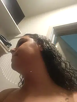 Snapshot of cinnaminnie chatting on 01.17.26 cinnaminnie online show from 01.17.26