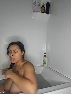 Snapshot of cinnaminnie chatting on 03.03.26 cinnaminnie online show from 03.03.26